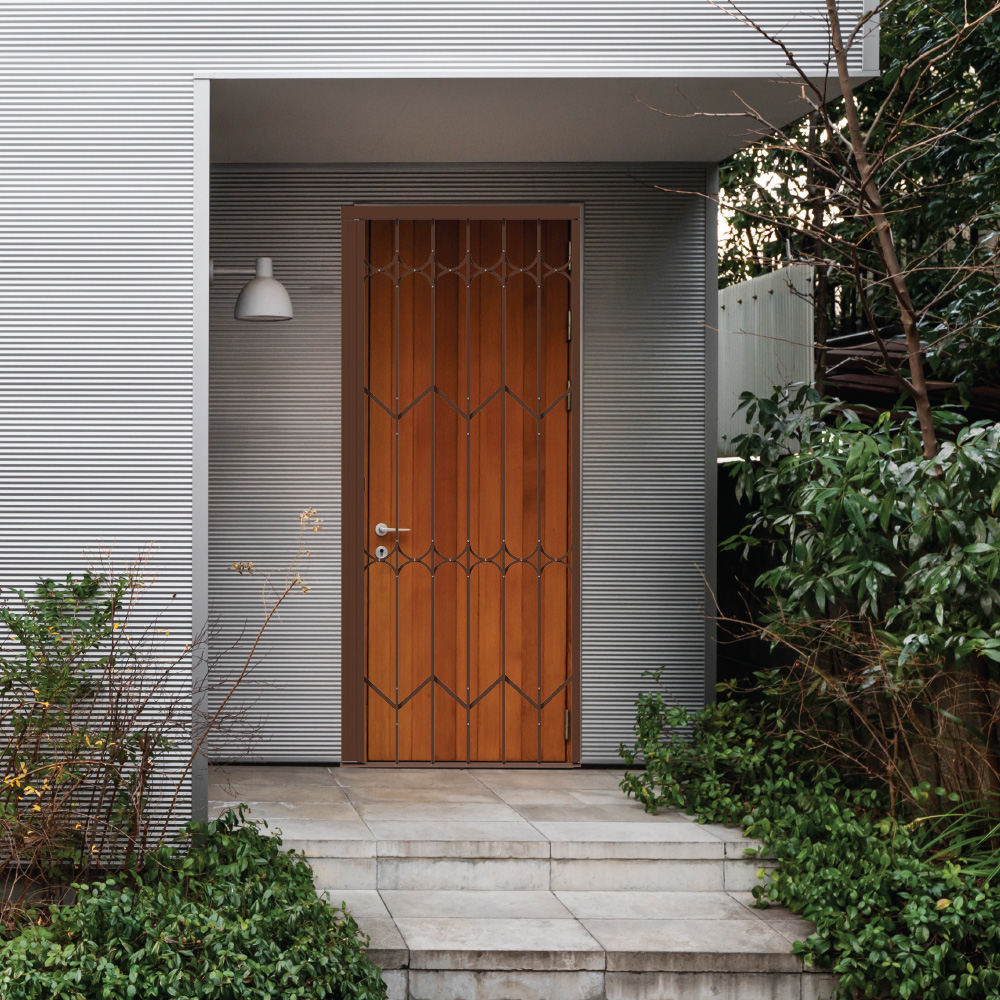 DGX Prime Retractable Security Gate